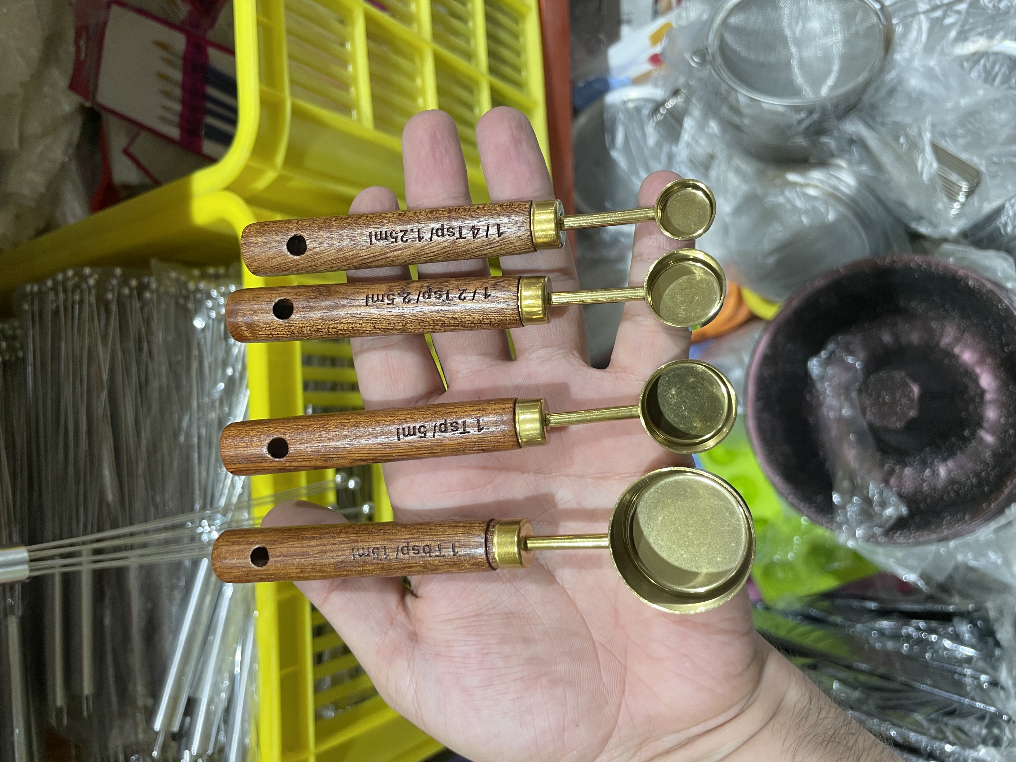 پیمانه 4 عددی دسته چوبی طلایی سایز 1,25 و2,5 و 5 و 15 میلی لیتر