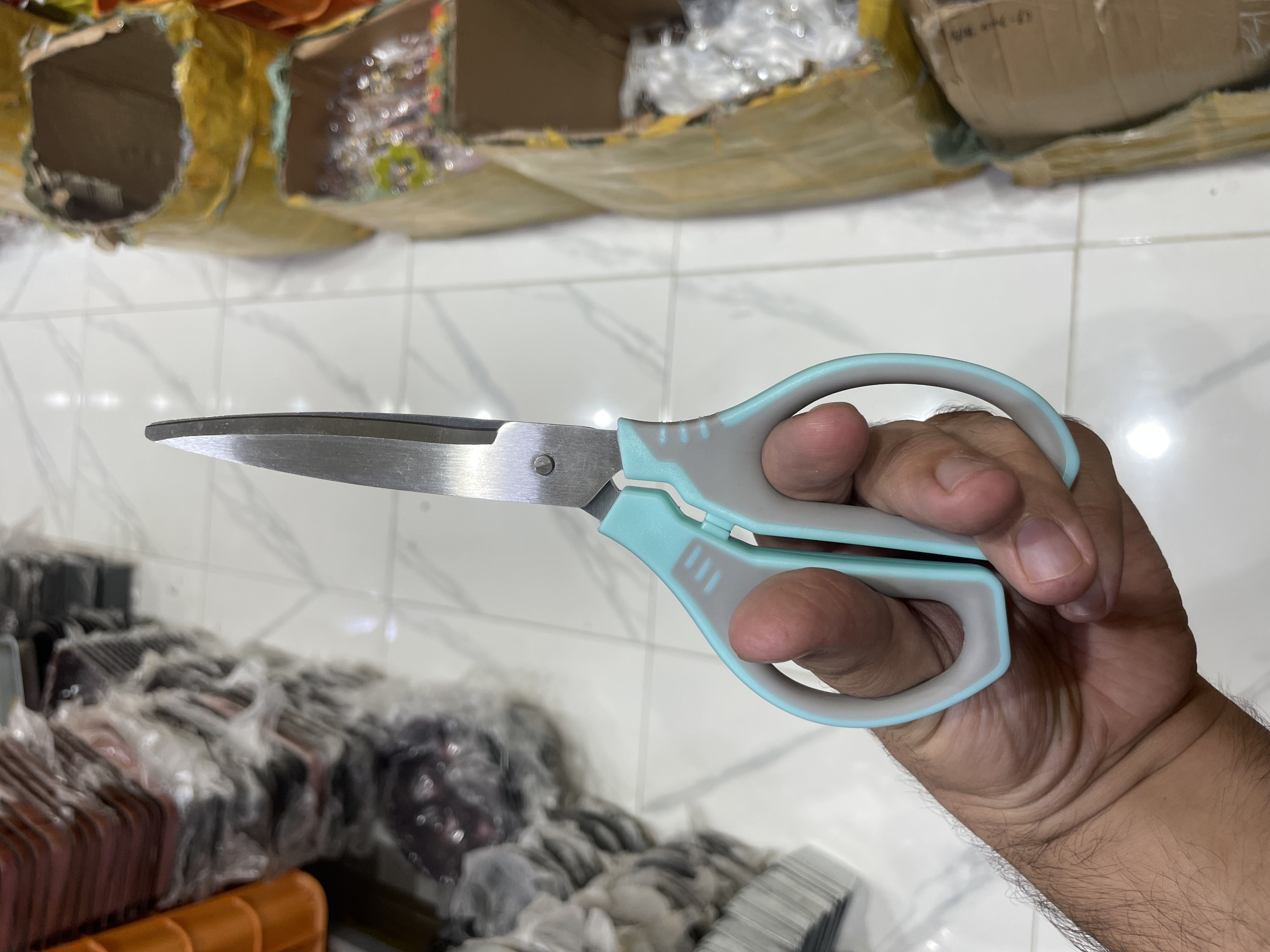 قیچی خیاطی و آشپزخانه